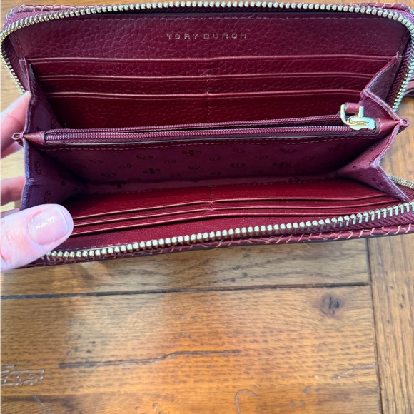 Tory Burch Maroon Leather Zip Wallet. Lightly used. In great condition. - Picture 3 of 3